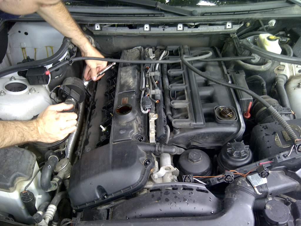 2003 Bmw 330i valve cover gasket #2